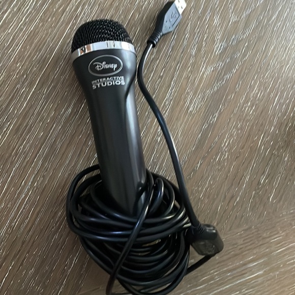 Wii Disney Sing It Game & Microphone - Picture 5 of 6